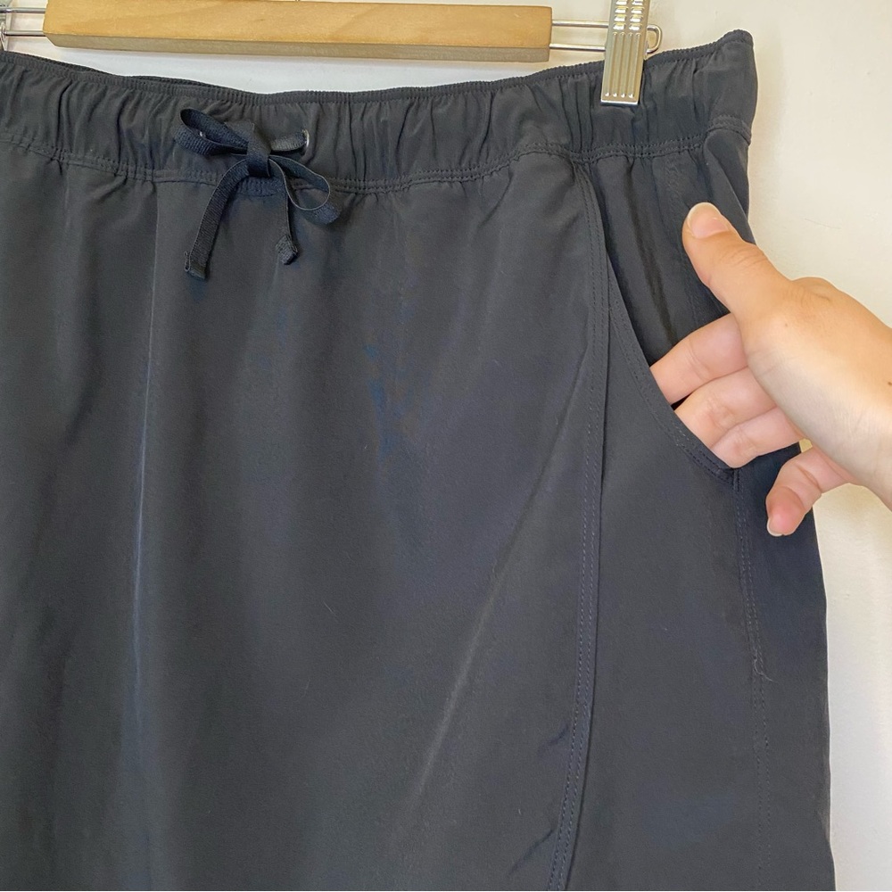 PATAGONIA Fleetwith Faux-Wrap Active Skort #58635 in Black Sz XL - Picture 6 of 13